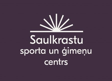 Saulkrastu sporta un ģimeņu centra logo uz tumši violeta fona